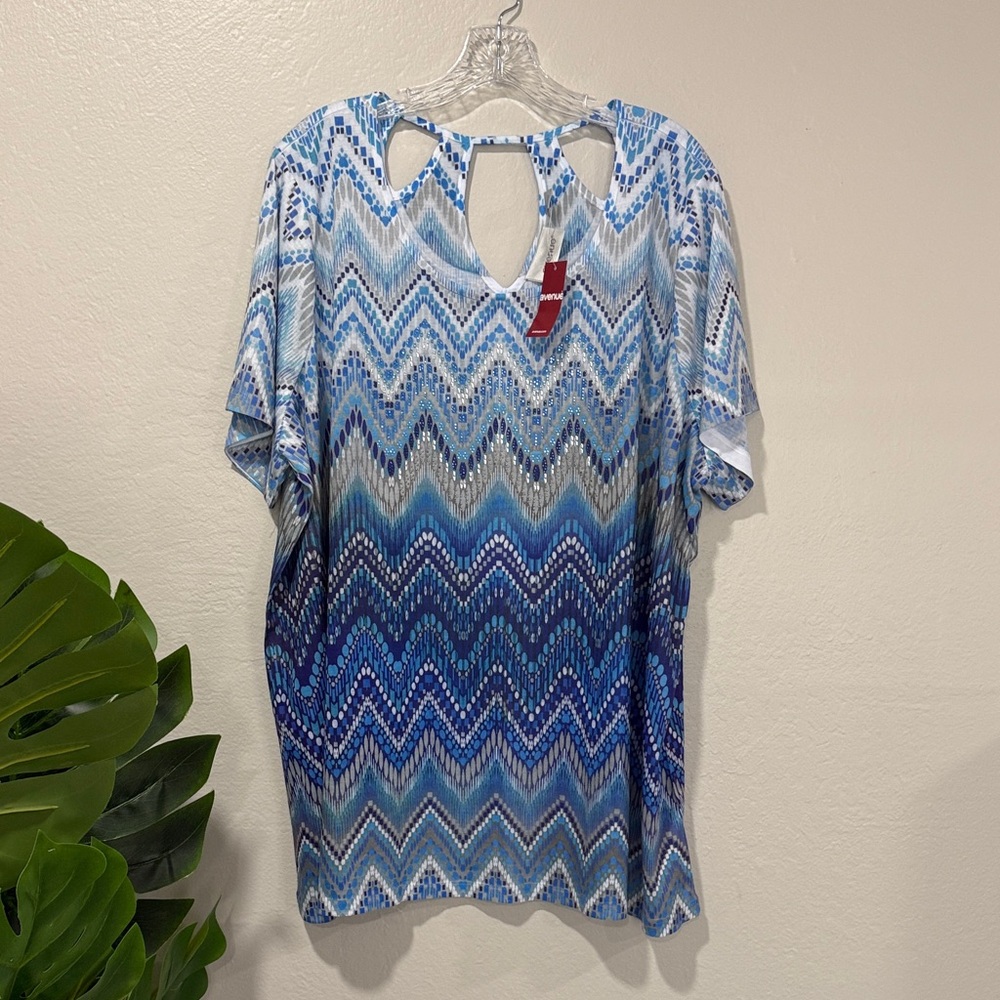 NWT Avenue Geometric short sleeve top with embellishments plus size 26/28